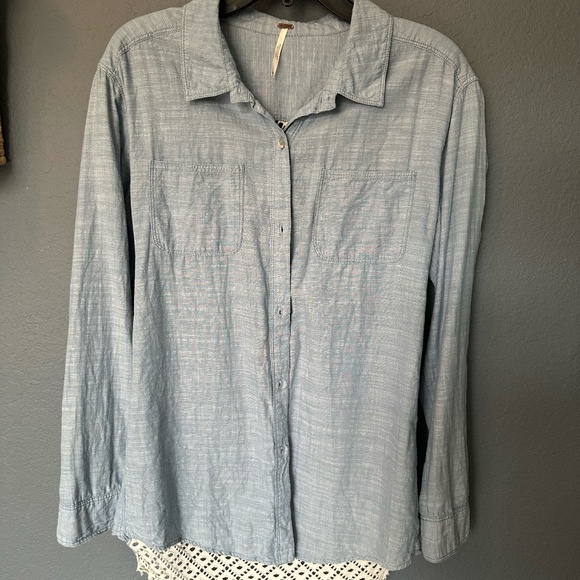 Free People Tops - Free People Women's Slubby Road Trip Chambray Lace Eyelet Back Blouse Top Size M